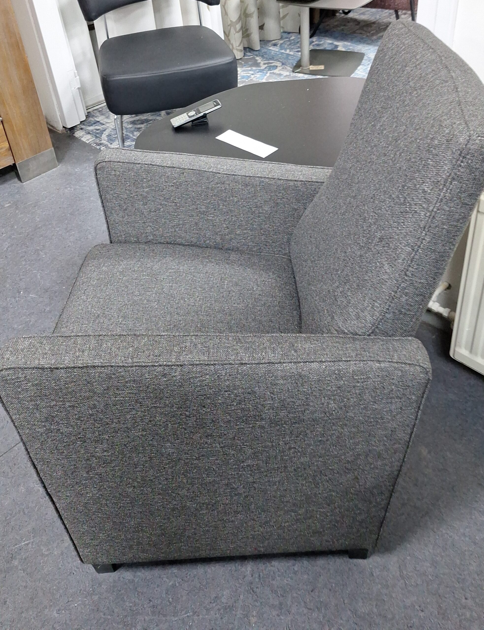 Fauteuil Amigo Armstoel uitgevoerd in stof