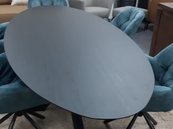 Switch-Ovaal-Zwart-Eiken-Stellar-1 Tafel op maat laten maken