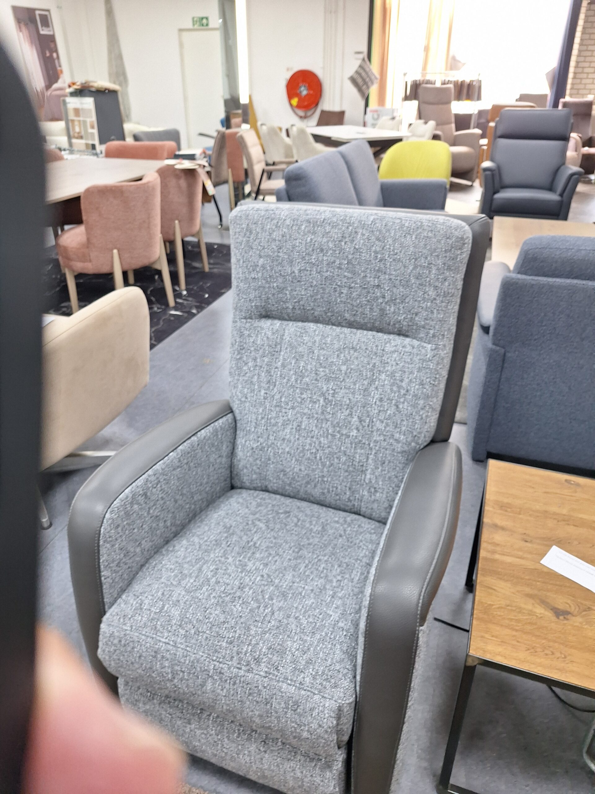 Relax fauteuil Movie grijs met lederen armen en achterband